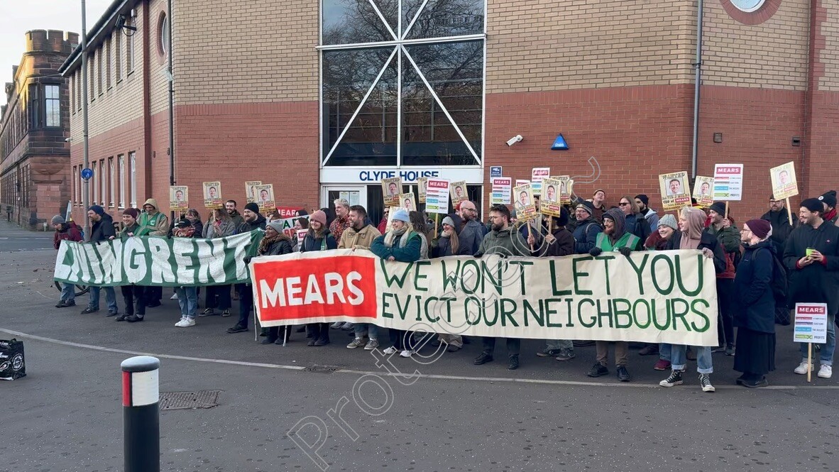 LivingRent 
 Living Rent, protesting against evictions by MEARS 
 Keywords: Mears, Living Rent, Glasgow